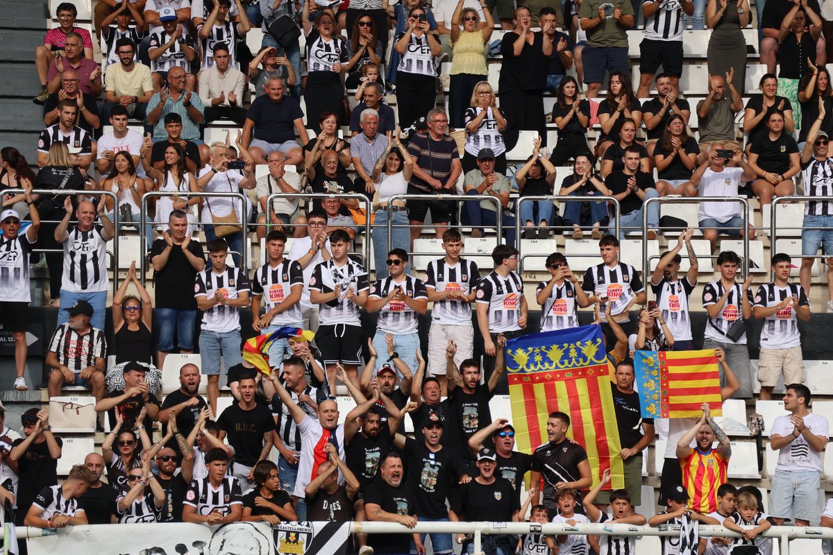 Lo tuvimos cerca. Muy cerca. 

No pudo ser, pero lo que hemos vivido este año con la UD quedará para siempre.

Gracias a todos los que lo han hecho posible y a una afición que ha estado de 10.

Lo mejor está por venir. 🚀💪🏼

AMUNT UD!! 🖤🤍
<a href="/UDECastello/">UD Castellonense</a>