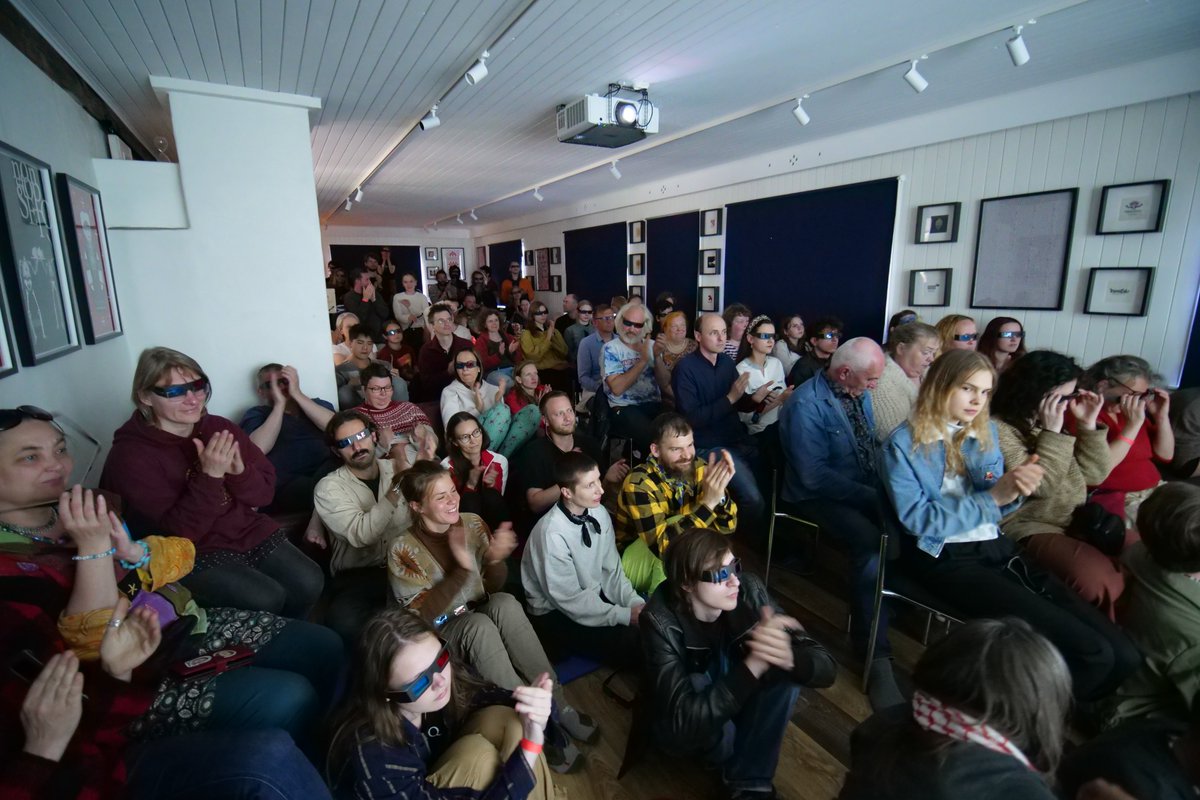 BogataTimar's tweet image. Some pics from the Finno-Ugric Film Festival's 48h workshop.
This weekend produced 5 brand new Finno-Ugric short films, inlcuding the first in Viru dialect, and the first 3D Seto-language film.
My heart is full of gratitude towards the crews and the locals for letting them in. 💕