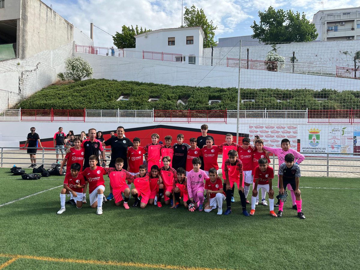 𝗚𝗥𝗔𝗡 𝗕𝗥𝗢𝗖𝗛𝗘 𝗙𝗜𝗡𝗔𝗟 𝗔 𝗟𝗔 𝗧𝗘𝗠𝗣𝗢𝗥𝗔𝗗𝗔⚽️🔚

Cerramos la 2024/25 con una experiencia muy positiva en Beas de Segura, en el Torneo Nacional de fútbol base "Ciudad de Beas"🏆⚽️.