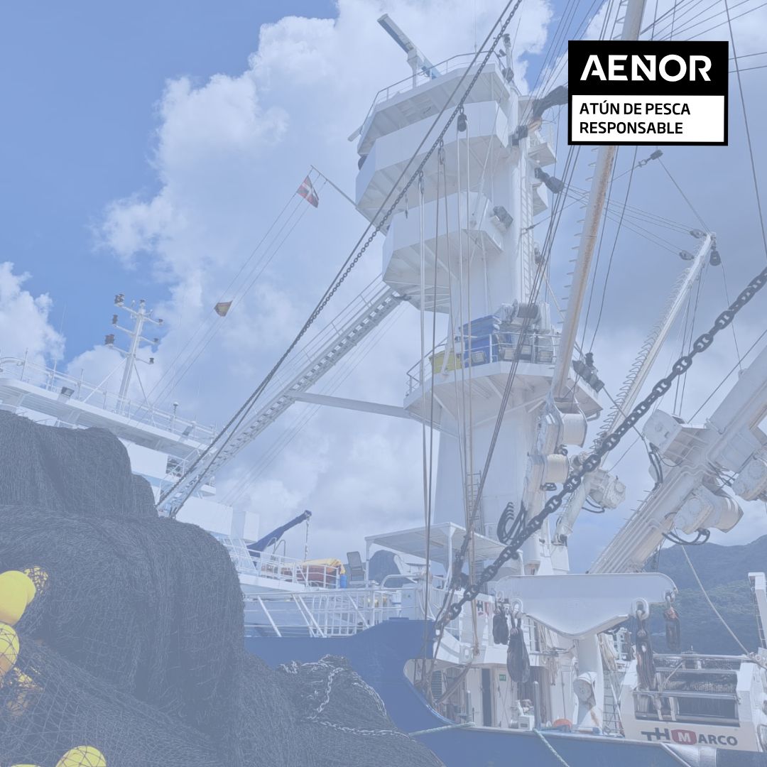 apr_aenor's tweet photo. #APR certified fishing vessels operate with a license and authorization from their flag state, which allows them to fish in the fishing grounds and periods in which they fish, to catch the authorized species and use purse seine fishing gear.

#AtúndePescaResponsable #AENORAPR https://t.co/4xGWKU4DT9