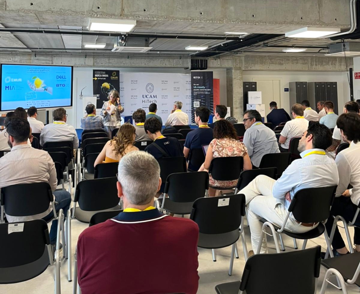 EmuriInnova's tweet image. ¡Ya ha comenzado nuestro evento de IA junto a #MIA en @HitechUCAM! ✨
Profesionales y expertos nos acompañan en una jornada cargada de experiencias reales y estrategias prácticas.
Os compartimos algunos momentos aquí . 👇
#EMURI #innovación #EventoIA #RegiónDeMurcia