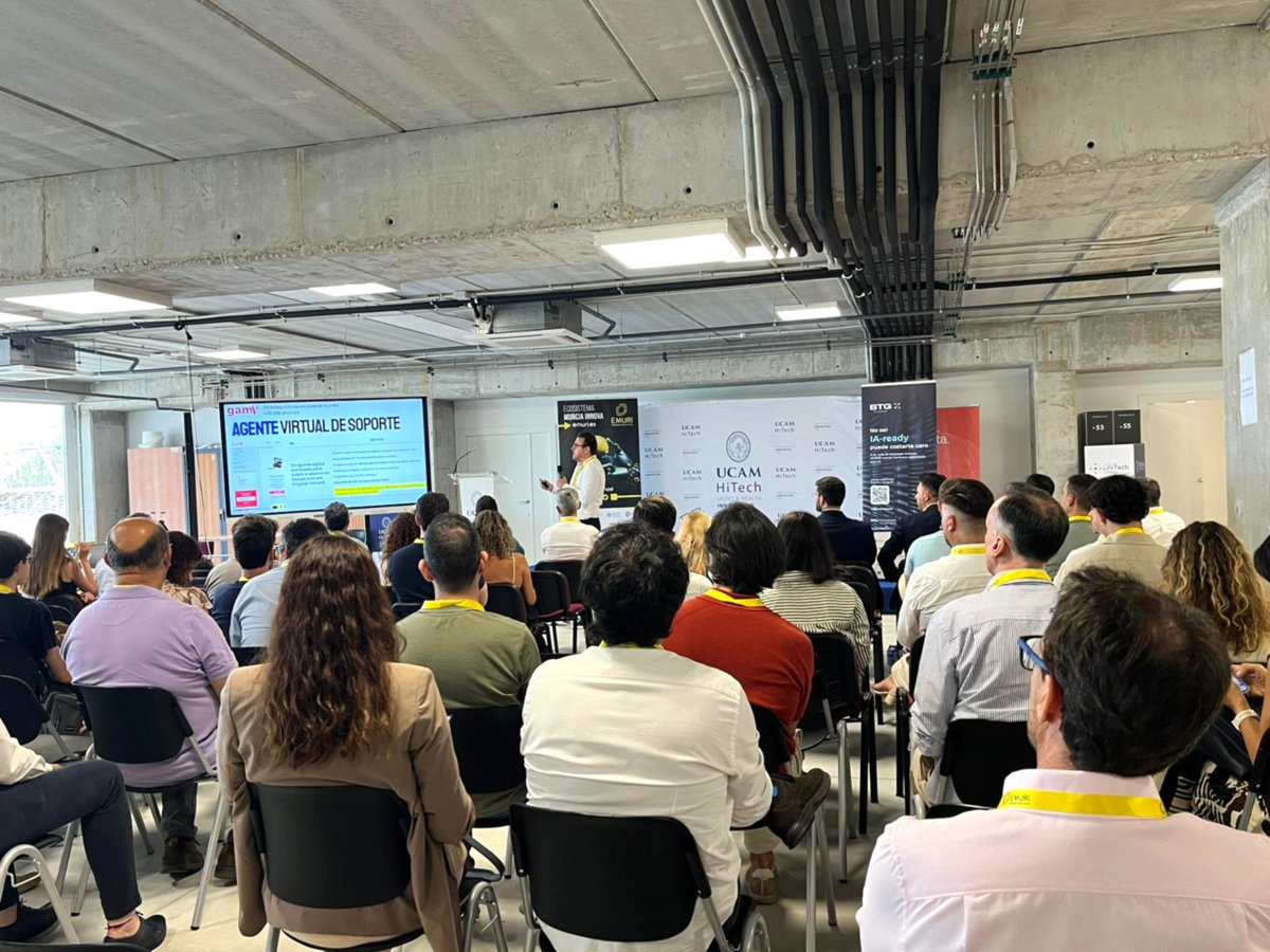 EmuriInnova's tweet image. ¡Ya ha comenzado nuestro evento de IA junto a #MIA en @HitechUCAM! ✨
Profesionales y expertos nos acompañan en una jornada cargada de experiencias reales y estrategias prácticas.
Os compartimos algunos momentos aquí . 👇
#EMURI #innovación #EventoIA #RegiónDeMurcia