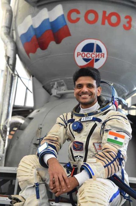 reporterdivya's tweet photo. ग्रुप कैप्टन शुभांशु शुक्ला आज 25 जून 2025 को NASA के SpaceX Falcon 9 रॉकेट से अंतरिक्ष के लिए रवाना हो चुके हैं। लखनऊ निवासी शुभांशु शुक्ला की मां आशा शुक्ला भावुक हो गईं, जब लखनऊ में एक कार्यक्रम में उन्होंने अपने बेटे को #AxiomMission4 का हिस्सा बनते देखा #ShubhanshuShukla https://t.co/5Asmkv2fVy