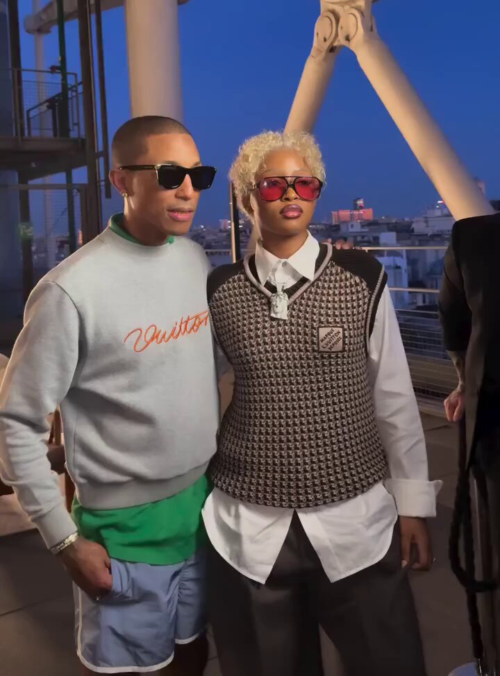 ❤️✨️ Uncle Waffles with Pharrell Williams at Louis Vuitton Fashion Show in Paris. 

#blackstonedailydrive / Mbule