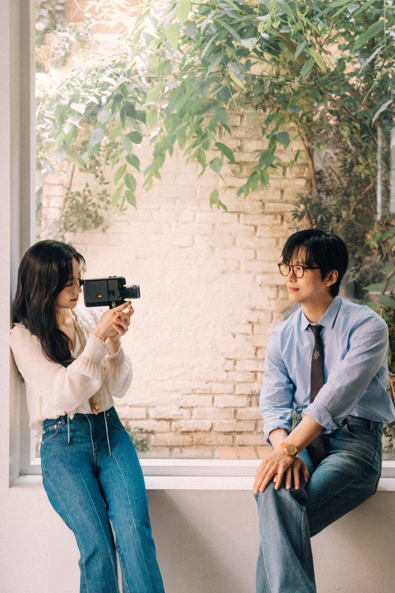 selfietimeid's tweet image. Pengen punya foto romantis bareng pasangan tapi bingung mau gaya apa?
Coba ikuti pose ala Jeon Yeo-been dan Namkoong Min dari drama Our Movie yuk! 💑

Kamu bisa pakai ide pose mereka sambil foto di Studio Photobooth maupun Studio Pro Selfie Time 💕

#SelfieTime #IdePose #OurMovie