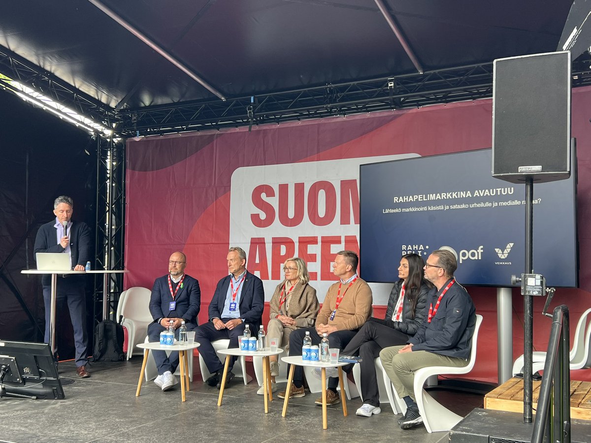 #SuomiAreena Rahapeliala ry:n panelikeskustelu rahapelimarkkinan avautumisesta: vaikutukset mainontaan ja markkinointiin osin epäselviä <a href="/Veikkaus_fi/">Veikkaus</a> markkinoi jo nyt laajalti omia tuotteitaan