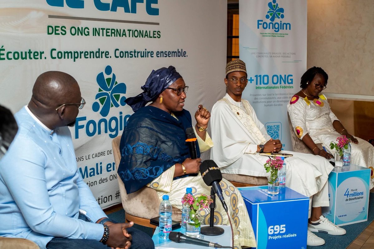 ToureSadya's tweet photo. Les actions du @FoNGIM_Mali ne se font jamais sans les autorités, ni sans les communautés. Elles se construisent avec.
C’est ce dont nous avons discuté hier autour d’un café avec les ONG membres FONGIM, des journalistes, influenceurs et partenaires engagés.#LeMalienAction #FONGIM https://t.co/zdn9jr0rDG