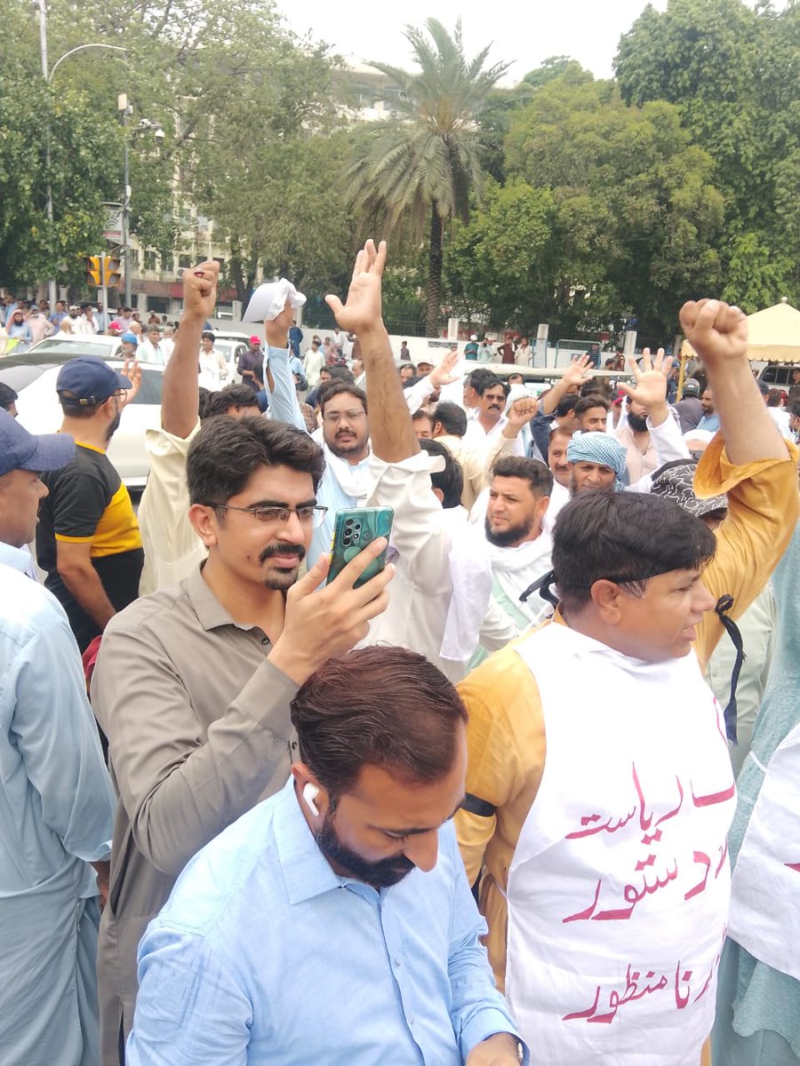 ayyaz_hussain's tweet photo. یہ بات سچ ہے تمہیں ظلم میں مہارت ہے
یہ بات بھی تو حقیقت ہے میں نہیں ڈرتا

سلام ہے ان تمام ملازمین کو جو اس سخت موسم میں اپنے حقوق کی جنگ لڑ رہے ہیں ان شاءاللہ منزل قریب ہے فتح ہماری ہوگی گھروں میں رہ جانے والےکامیابی کے لیے دعا کریں سوشل میڈیا پر بھرپور حصہ لیں
#EqualPayForPunjab https://t.co/1huYNBIDSd