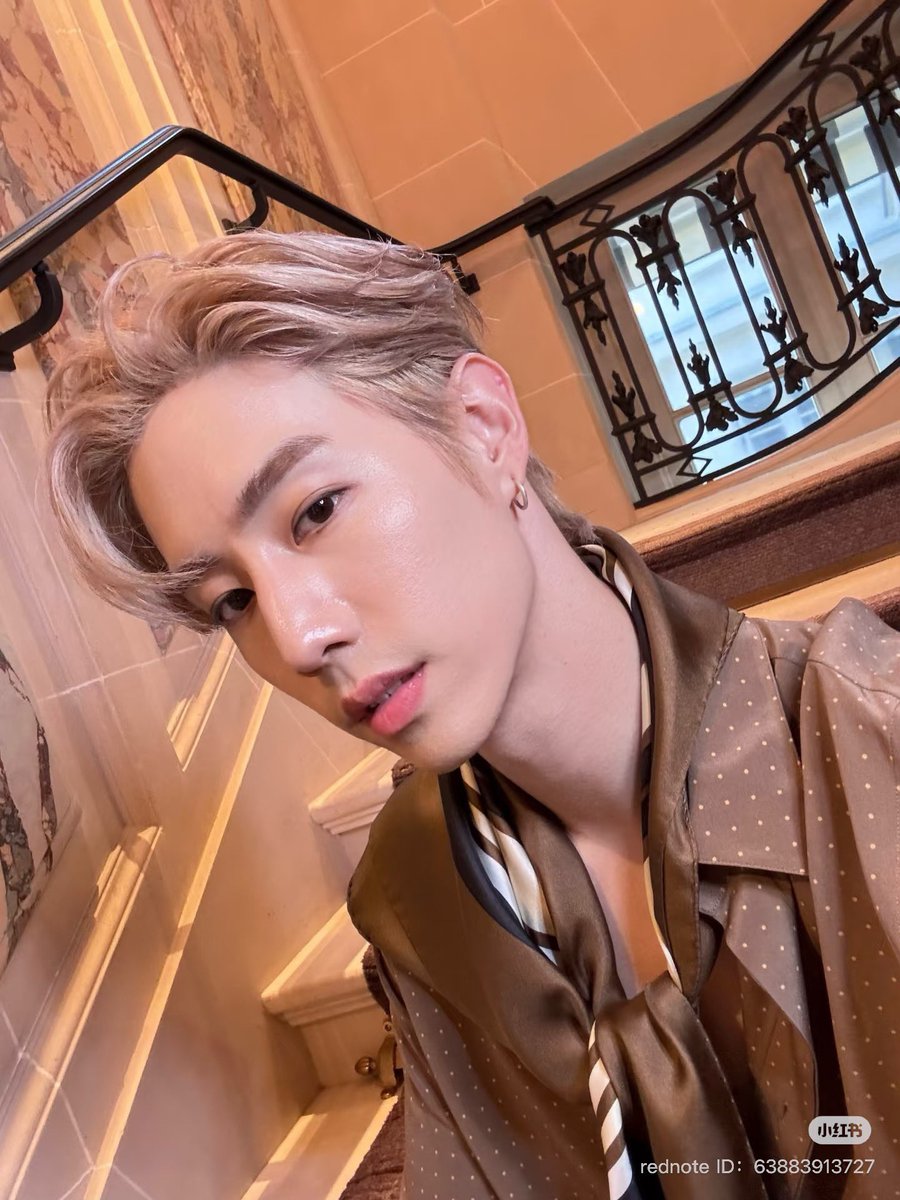 chomp_pp's tweet photo. เป็นคนใจแคบหรอคะ ทำไมหล่อไม่แบ่งใครเลย😭😭

#MarkTuanxYSLSS26 @YSL 
#MarkTuan @marktuan https://t.co/4qzznAPGAZ