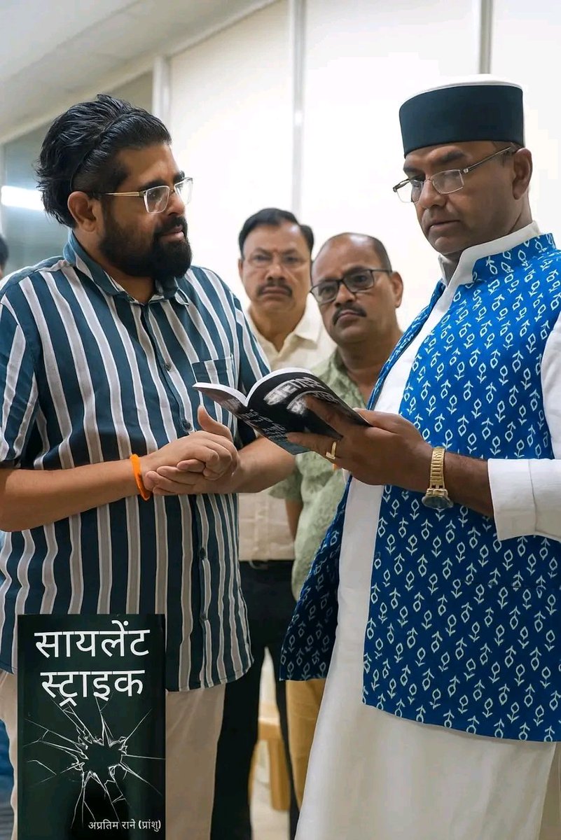 भोपाल में जनसेवा को समर्पित, मध्य प्रदेश सरकार के यशस्वी, कर्मठ एवं जनप्रिय कैबिनेट मंत्री आदरणीय श्री <a href="/VishvasSarang/">विश्वास कैलाश सारंग</a>  जी को  ‘सायलेंट स्ट्राइक’ पुस्तक भेंट की।

उनकी सादगी, स्पष्टता और दूरदर्शिता प्रेरणादायक है।

#SilentStrike #VishvasSarang