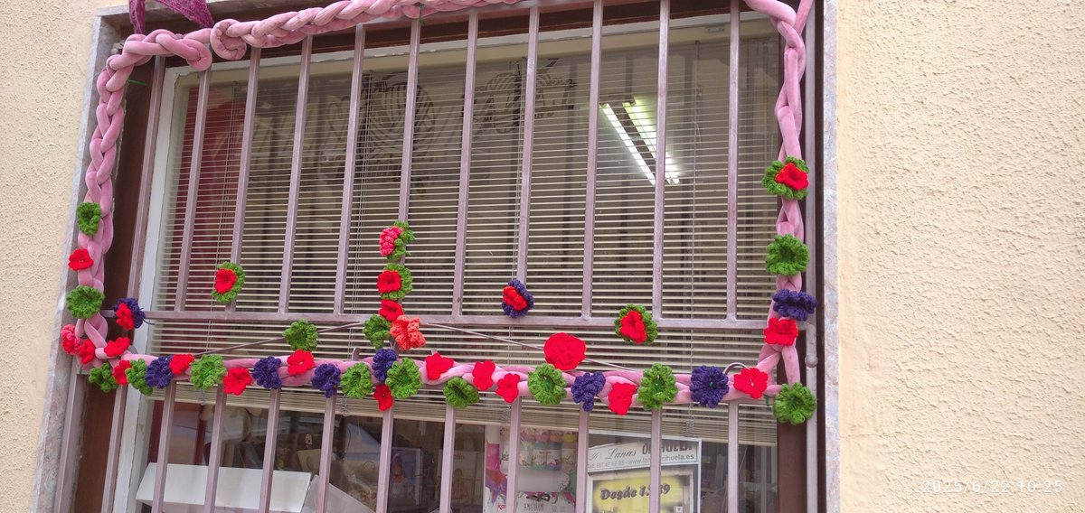 arten_tado's tweet photo. Nueva decoración en la fachada de @lanasorihuela https://t.co/1xsB2NsOlD