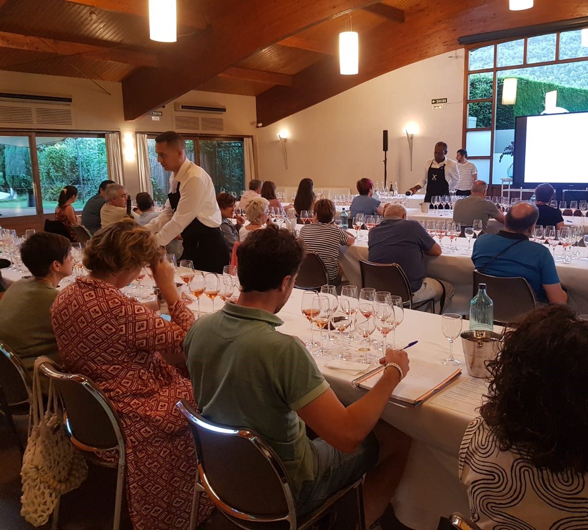 Vinos Navarra (@vinosnavarra) on Twitter photo 🍷 Navarra sabe a #Garnacha… ¡y a #Rosado!
La #DONavarra ha brillado en dos eventos organizados por la Asociación de <a href="/sumilleresNA/">Sumilleres de Navarra</a>: una espectacular #CataDeGrandesRosados y otra dedicada a la #Garnacha, con el apoyo del Consejo Regulador.
El resultado: ¡una experiencia de 10! 🍷 Navarra sabe a #Garnacha… ¡y a #Rosado!
La #DONavarra ha brillado en dos eventos organizados por la Asociación de <a href="/sumilleresNA/">Sumilleres de Navarra</a>: una espectacular #CataDeGrandesRosados y otra dedicada a la #Garnacha, con el apoyo del Consejo Regulador.
El resultado: ¡una experiencia de 10!