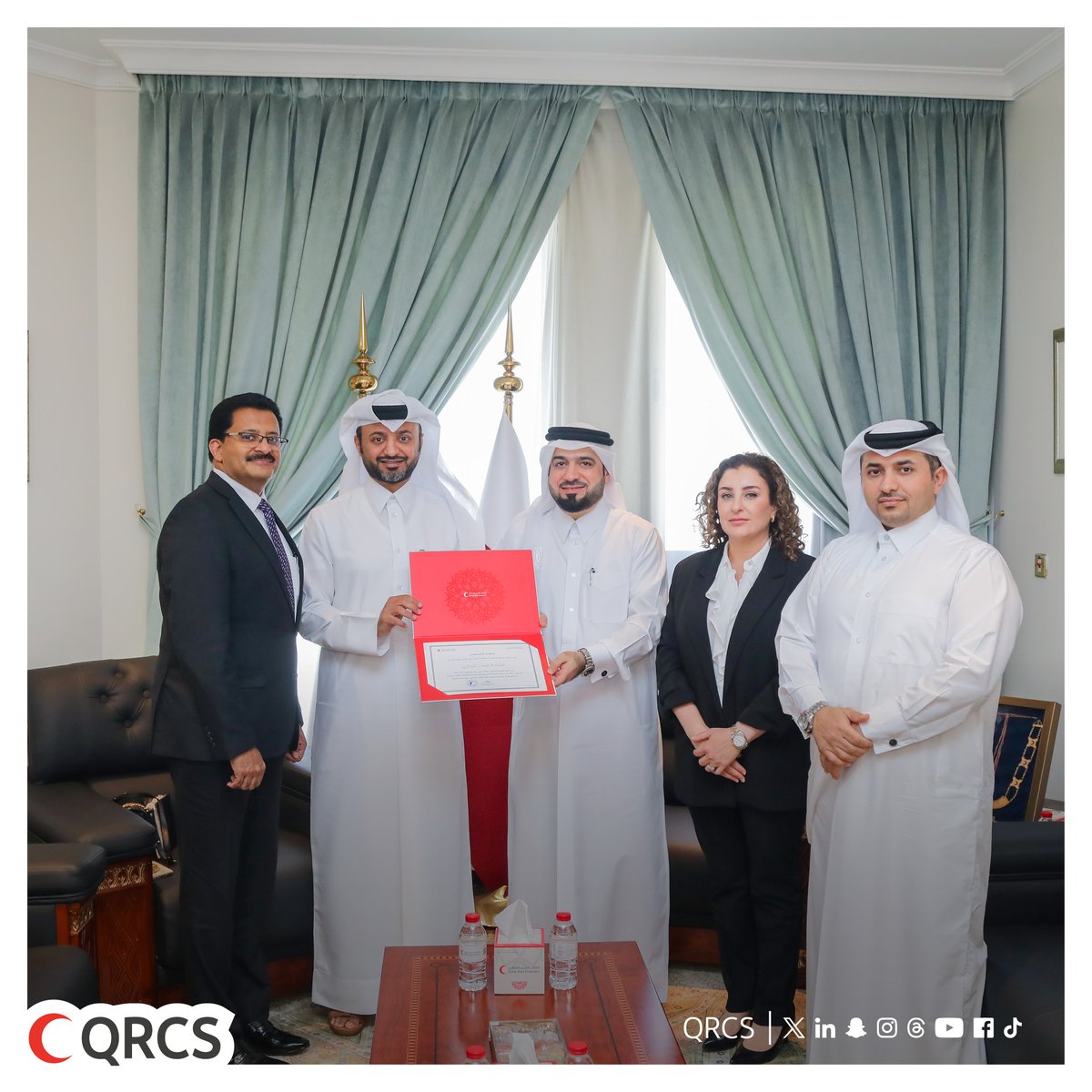 During meeting of QRCS Sec-Gen <a href="/Faisal_AlEmadi/">فيصل محمد العمادي</a>  &amp; Senior Manager, Digital Banking at CBQ Lisa Lahout, strategic CSR partnership established to help customers donate to humanitarian initiatives/projects via mobile app &amp; online banking