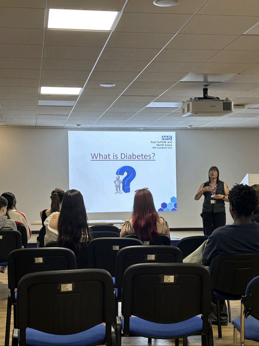esneft_talent's tweet image. On Saturday, we hosted another successful Next-AHP event focused on Integrating Allied Health Professionals in Diabetes Care🏥
Students enjoyed talks by ESNEFT AHPs, including an Orthoptist, Podiatrist, Dietician and Occupational Therapist🧑⚕️
Thanks to everyone who attended!🌟