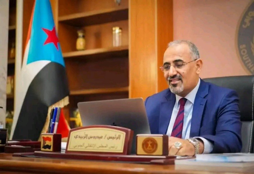 التاريخ تكتب اسطره على الهواء مباشرة والمجلس الانتقالي الجنوبي لازال يأكل العنب حبه حبه ويطبخ بيان عودة دولة الجنوب على نار هادئه #كلنا_لاجل_عدن