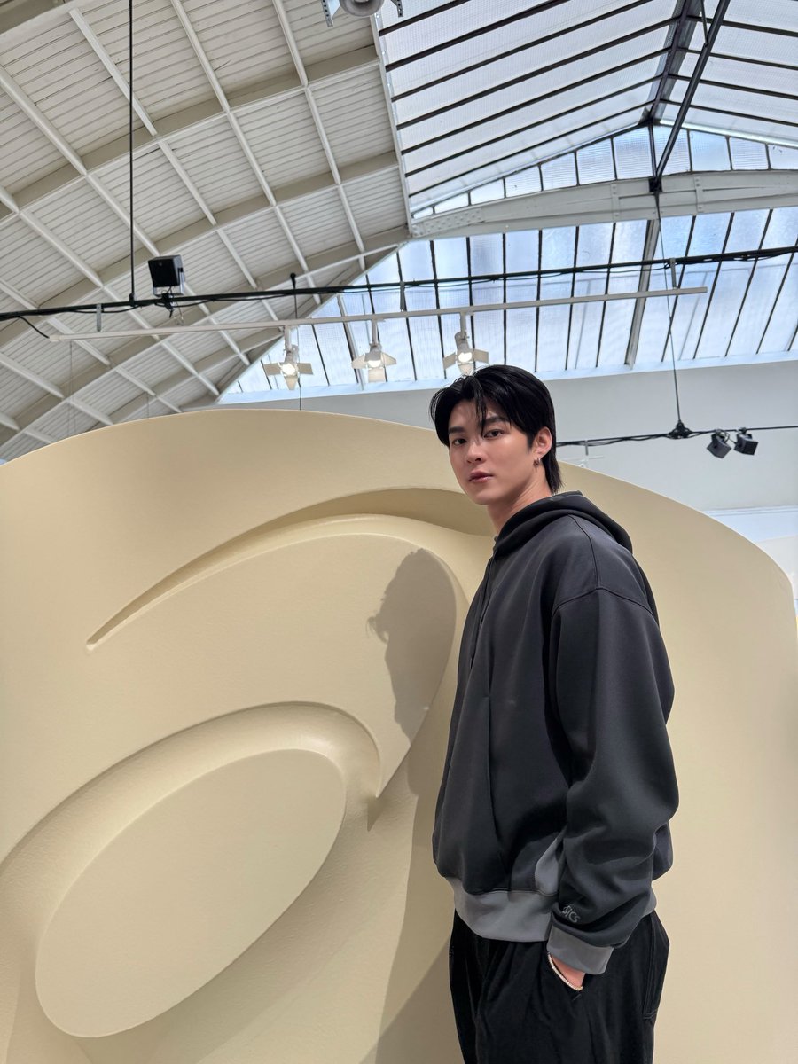 meennichakoonbr's tweet image. Muito bonito ✨😍

#ASICSxMEEN #Meennicha8
#ASICSParisFashionWeek