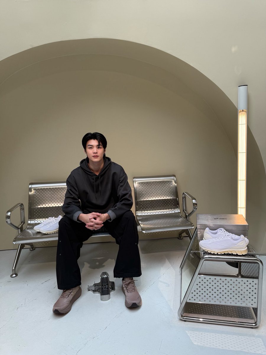 meennichakoonbr's tweet image. Muito bonito ✨😍

#ASICSxMEEN #Meennicha8
#ASICSParisFashionWeek