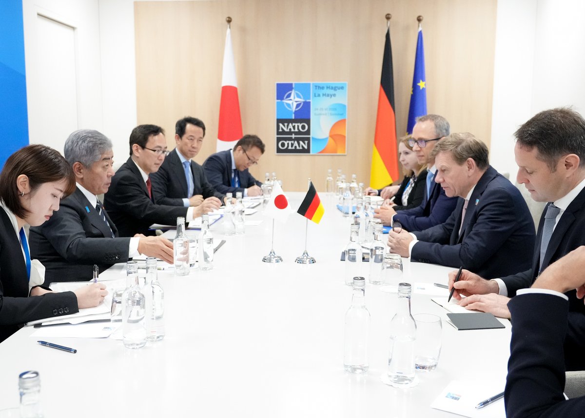 外務省 (@mofajapan_jp) on Twitter photo 6月25日、#岩屋外務大臣 は、ヨハン・ヴァーデフール・ #ドイツ連邦共和国 外務大臣と会談を行いました。
mofa.go.jp/mofaj/erp/c_se…
<a href="/JoWadephul/">Johann Wadephul</a> 6月25日、#岩屋外務大臣 は、ヨハン・ヴァーデフール・ #ドイツ連邦共和国 外務大臣と会談を行いました。
mofa.go.jp/mofaj/erp/c_se…
<a href="/JoWadephul/">Johann Wadephul</a>