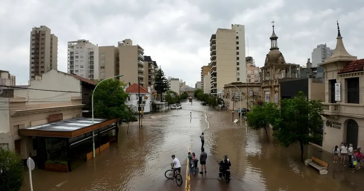 LT8 am830 (@lt8am830) on Twitter photo #ElPrimero I <a href="/EstebanPaulon/">Esteban Paulón 🌈</a>: denuncian "la falta de empatía" y "el abandono" de <a href="/JMilei/">Javier Milei</a> por vetar la ley de emergencia por las inundaciones en Bahía Blanca.
youtube.com/watch?v=uLVjfo… #ElPrimero I <a href="/EstebanPaulon/">Esteban Paulón 🌈</a>: denuncian "la falta de empatía" y "el abandono" de <a href="/JMilei/">Javier Milei</a> por vetar la ley de emergencia por las inundaciones en Bahía Blanca.
youtube.com/watch?v=uLVjfo…