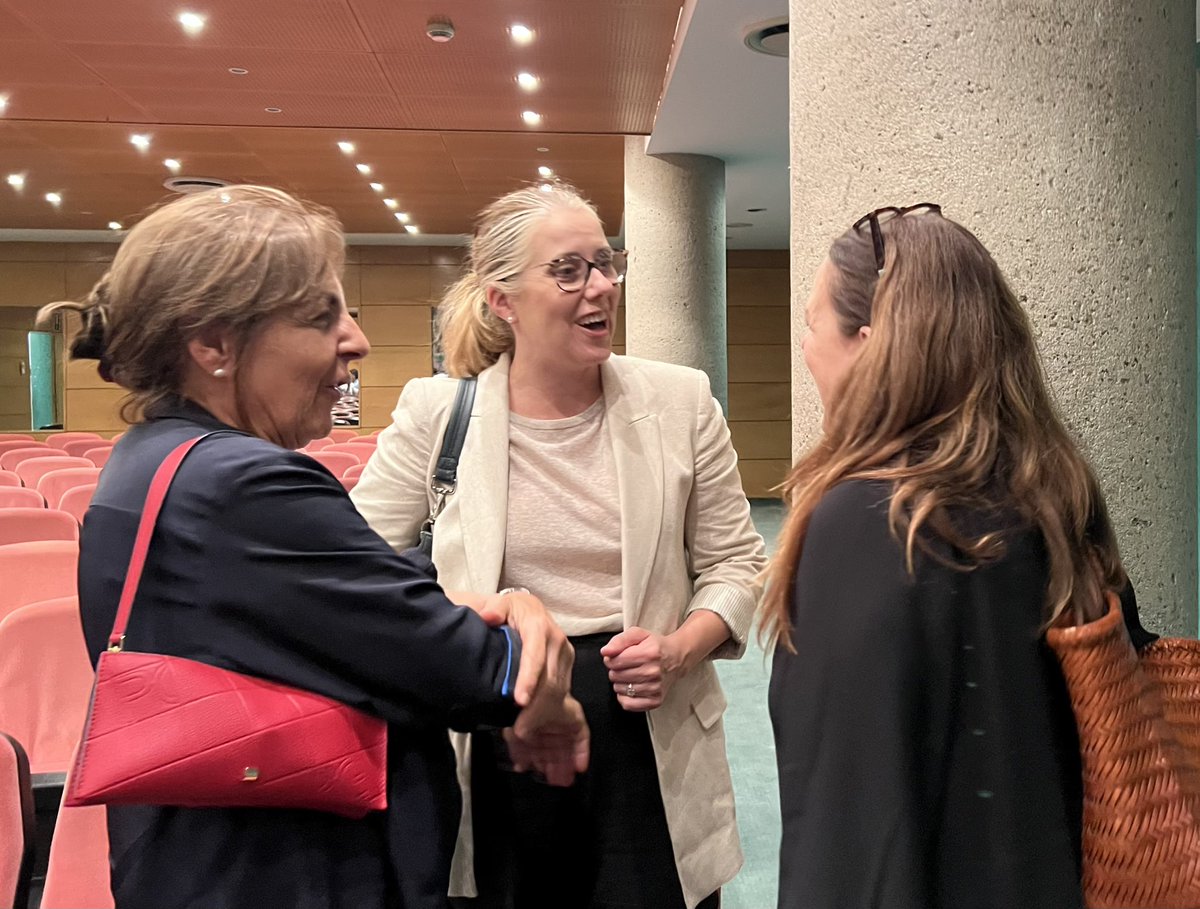 📸 La secretaria de Políticas Sociales de la Comisión Ejecutiva Autonómica, Toñi Mora, y la diputada autonómica <a href="/cruzdunne/">Nórak Cruz Dunne</a> han asistido a la presentación del Cupón Conmemorativo de <a href="/ONCE_oficial/">ONCE</a> en el Día de la Sordoceguera.