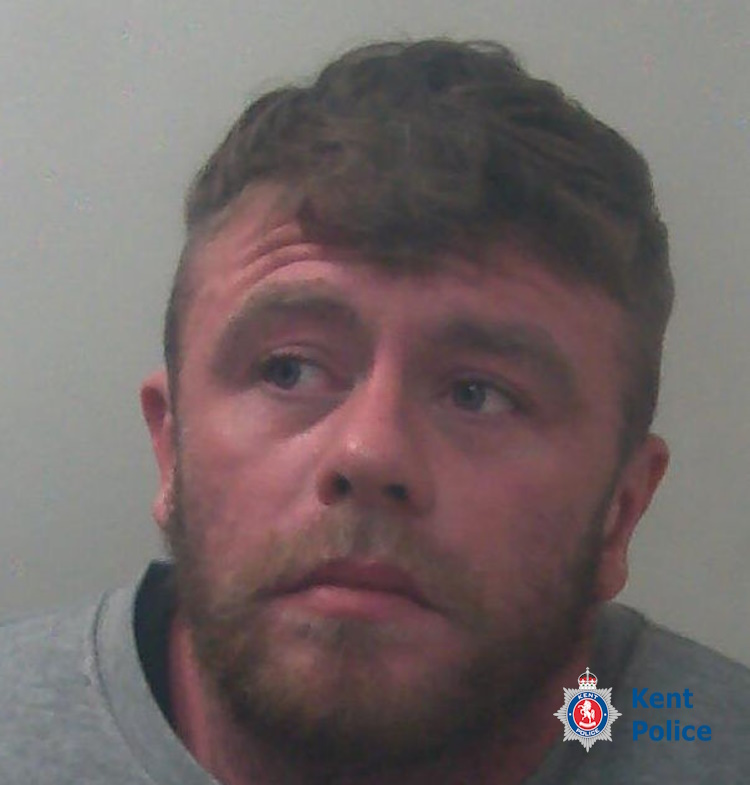 A #Maidstone man has been jailed after repeatedly beating and tormenting his partner throughout a lengthy campaign of abuse.

Alex Buckwell used fear and violence to control his victim, restricting her phone use and dictating what clothes she could wear. 

kent.police.uk/news/kent/late…