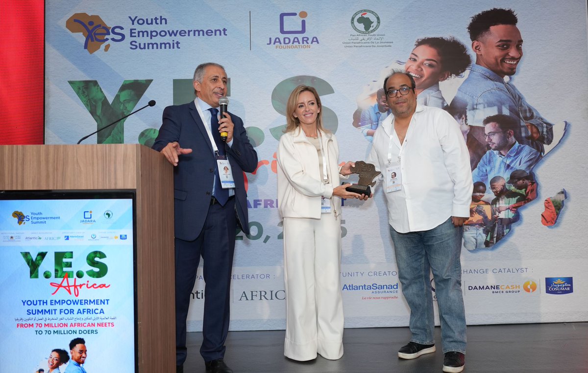🏆 <a href="/LionsGeek/">LionsGeek</a>  nous sommes d’avoir reçu le Trophée YES Africa en reconnaissance de notre engagement digital en faveur du <a href="/Yes_summit/">Africa Youth Empowerment Summit</a> 
Un projet porté par nos jeunes via la Coding PRO &amp;  la Media PRO 🙌
Merci à la <a href="/JadaraFondation/">JADARA FOUNDATION</a>  pour la confiance !
#YESAfrica #DigitalForImpact