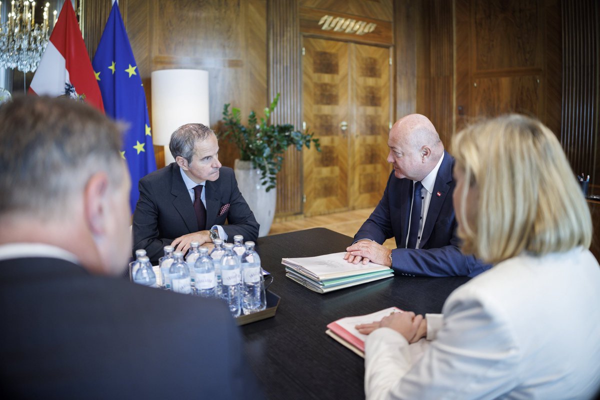 Christian Stocker (@_cstocker) on Twitter photo Danke an <a href="/rafaelmgrossi/">Rafael Mariano Grossi</a> für die aufschlussreichen Einblicke zur Lage im Iran. Die <a href="/iaeaorg/">IAEA - International Atomic Energy Agency ⚛️</a> leistet unter schwierigsten Bedingungen herausragende Arbeit – ihre Präsenz vor Ort ist unverzichtbar. Jetzt braucht es Raum für Diplomatie, um eine friedliche und nachhaltige Lösung zu Danke an <a href="/rafaelmgrossi/">Rafael Mariano Grossi</a> für die aufschlussreichen Einblicke zur Lage im Iran. Die <a href="/iaeaorg/">IAEA - International Atomic Energy Agency ⚛️</a> leistet unter schwierigsten Bedingungen herausragende Arbeit – ihre Präsenz vor Ort ist unverzichtbar. Jetzt braucht es Raum für Diplomatie, um eine friedliche und nachhaltige Lösung zu
