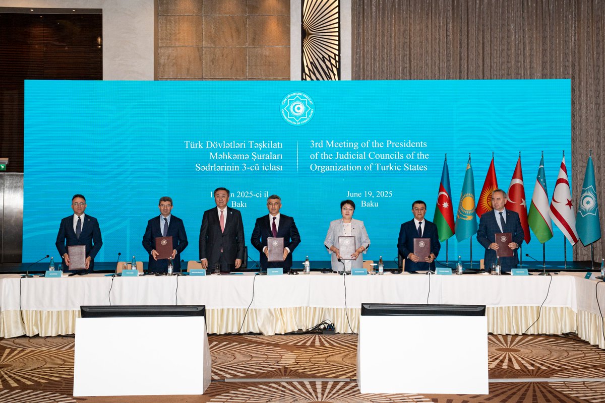 Hâkimler ve Savcılar Kurulumuzu temsilen Başkanvekilimiz Sayın Fuzuli Aydoğdu’nun katılımıyla,  🇹🇷🇦🇿🇰🇿🇰🇬🇺🇿 Türk Devletleri Teşkilatı Yargı Kurulları Ağı, Azerbaycan’ın başkenti Bakü’de imzalanan Tüzükle resmî olarak kuruldu. hsk.gov.tr/turk-devletler…