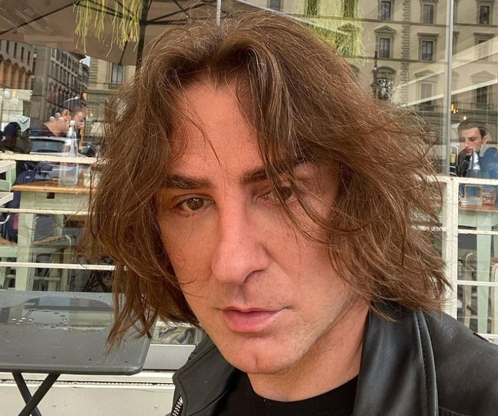 drugdjura's tweet photo. Vašim parama koje je podelio ovim bitangama,hohštaplerima,smradovima i jajarama. Širi zlo i propagandu. Usput je podelio nacionalne i gradske frenkvencije. Glasacu za onog ko da pisane garancije da ce pohapsiti ovu bagru i oduzeti svu imovinu. Kao saučesnicima u OKG! Ima ih još! https://t.co/VPuKSrZSBm