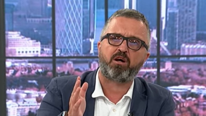 drugdjura's tweet photo. Vašim parama koje je podelio ovim bitangama,hohštaplerima,smradovima i jajarama. Širi zlo i propagandu. Usput je podelio nacionalne i gradske frenkvencije. Glasacu za onog ko da pisane garancije da ce pohapsiti ovu bagru i oduzeti svu imovinu. Kao saučesnicima u OKG! Ima ih još! https://t.co/VPuKSrZSBm
