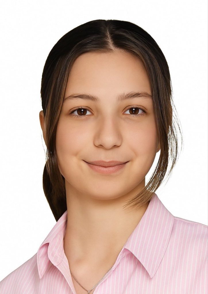 15 Yaşında Kalbi Susan Sümeyra

Sümeyra Gelir’in annesi tutuklandı, ancak aynı şehre nakledilmedi.

Sümeyra, annesini bayramda ziyaret ettikten bir gün sonra yatağında ölü bulundu.

Başka Sümeyralar ölmesin diye Strazburg'dayız!

#StrazburgAdaletBuluşması