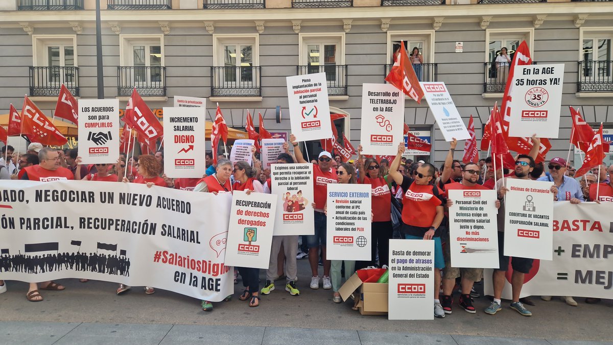 sae_fsc_ccoo's tweet photo. @FSCdeCCOO @CCOOMadrid @mintradigital @Haciendagob @oscarlopeztwit @M_Presidencia @CCOO_CSIC @CCOO_Prisiones @ccooine @EPMadrid @CCOO_FSCMadrid @CCOOMiterdMapa @CCOOinterior @ccoomeh @FomentoCCOO El Gobierno pactó con CCOO a finales del año 2022 la implantación de las 35 horas semanales. Sin embargo, la Administración General del Estado se niega a aplicarlas. #SalariosDignosEnLaAGE https://t.co/4oj91S6U76