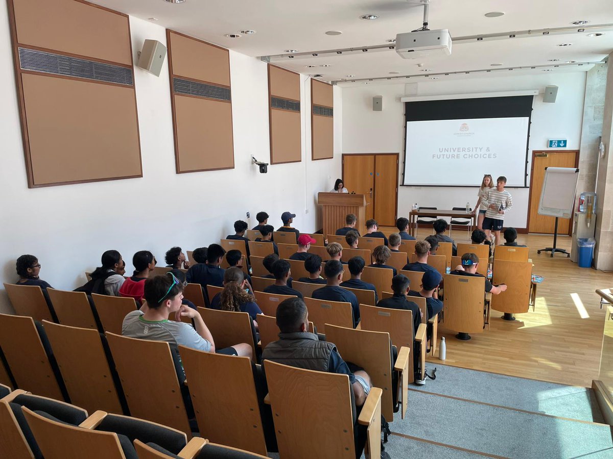 _MCCFoundation's tweet image. Our Leicester Hub participants enjoyed a fantastic Engagement Day at @UniofOxford last week. The 38 boys and girls were invited for a talk on future choices as cricketers followed by a tour of the University and a coaching session with @leicscricketfdn 🏏