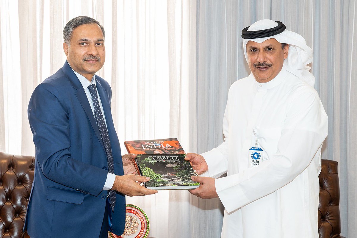 مدير عام وكالة الأنباء الكويتية (كونا) بالتكليف محمد المناعي يبحث مع السفير الهندي لدى البلاد د.آدرش سويكا سبل تعزيز التعاون المشترك في المجال الإعلامي

- أكدا أهمية تبادل الخبرات والتدريب بين الوكالة والمؤسسات الإعلامية الهندية

- السفير الهندي أشاد بجهود (كونا) ودورها في إبراز