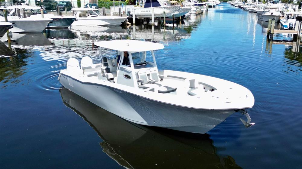 theyachtmarket's tweet photo. How much does a boat from Tidewater cost? Used boats from Tidewater on TheYachtMarket range in price from $22,000 to $279,000 with an average price of $119,000.  https://t.co/0Ku3oc1vVb

#buyboat #sellboat #tidewaterboats #boating #boot #centerconsole #usedboats #boats #fishing https://t.co/xc7jvJOaNi