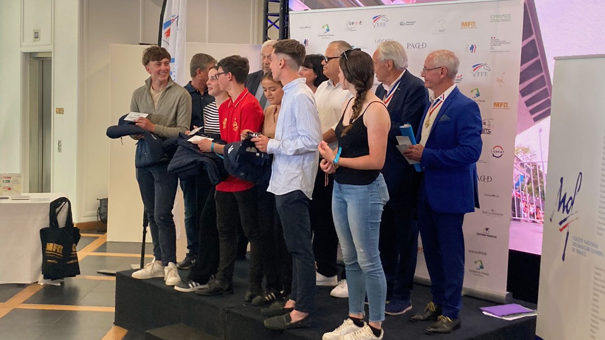 Six jeunes talents ont brillé dans la catégorie lad-driver/lad-jockey pour le concours du 𝗠𝗔𝗙 - 𝗺𝗲́𝘁𝗶𝗲𝗿𝘀 𝗱𝘂 𝗰𝗵𝗲𝘃𝗮𝗹 🐴🤩

"Ce concours a pour objectif la transmission du savoir-faire et rendre au travail manuel sa vraie valeur et sa dignité"🗣𝗠𝗶𝗰𝗵𝗲𝗹