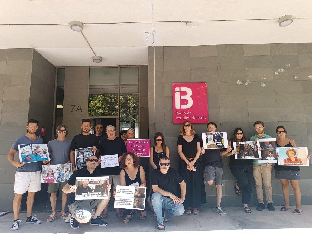 Comitè d'empresa EPRTVIB. IB3 (@comiteinfosib3) on Twitter photo Concentració a IB3 Ràdio. Tercer dia de vaga. #integracióJA #vagaSantJoan <a href="/MargaProhens/">Marga Prohens</a> @amestare Concentració a IB3 Ràdio. Tercer dia de vaga. #integracióJA #vagaSantJoan <a href="/MargaProhens/">Marga Prohens</a> @amestare