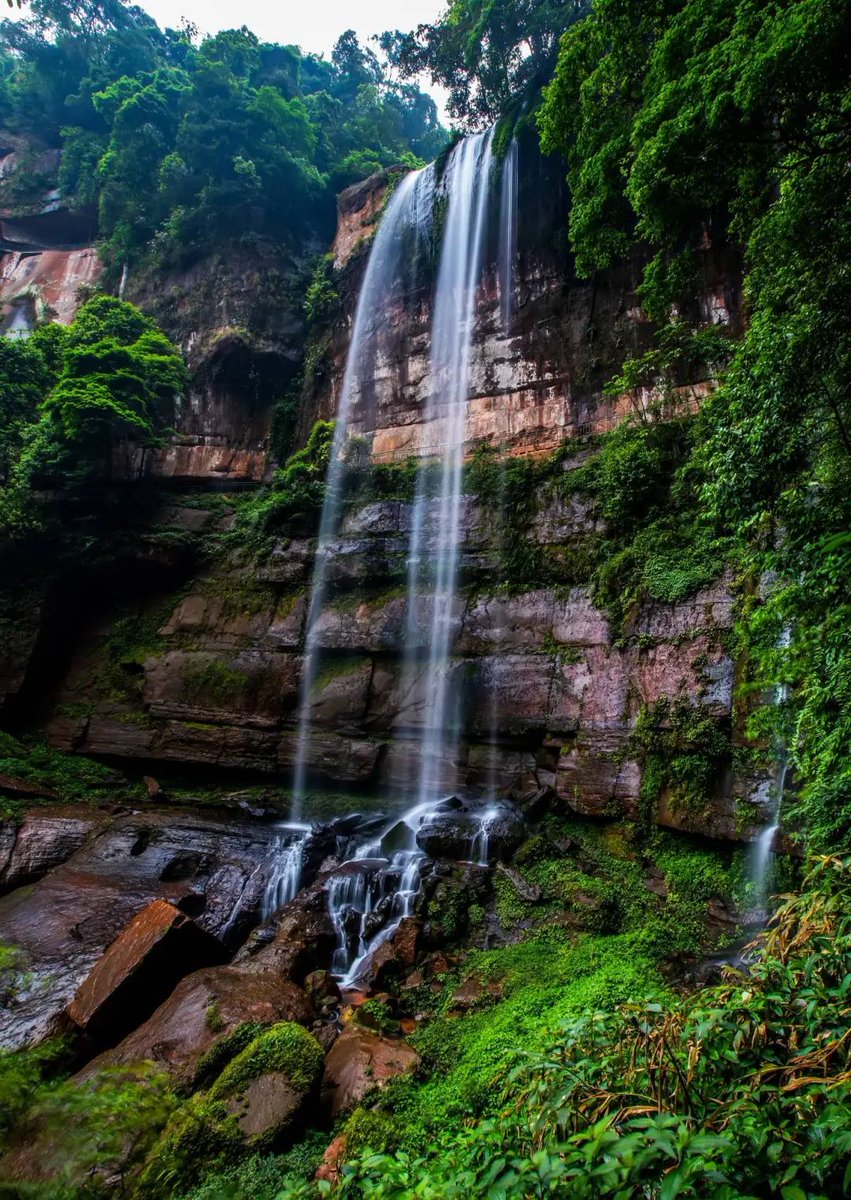 InZunyi's tweet image. #Zunyi makes history with its 6th consecutive ranking in China's Top 20 Cities for Sustainable Health and Wellness, as its Chishui and Fenggang counties shine in the top 100 counties list. #ZunyiUpdates