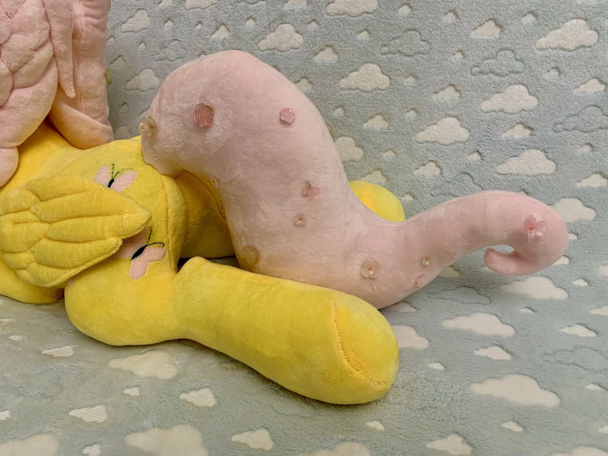 murnymrr's tweet photo. And let's do it again. We still haven't been paid for the bid 🤧

• Fix — $300+shipping 
• 🧲 in mouth 
• Length from hoof to hoof — 60cm (big baby) 

She is really looking for a sweet home 🌱🩵 https://t.co/6sbdfoUP67