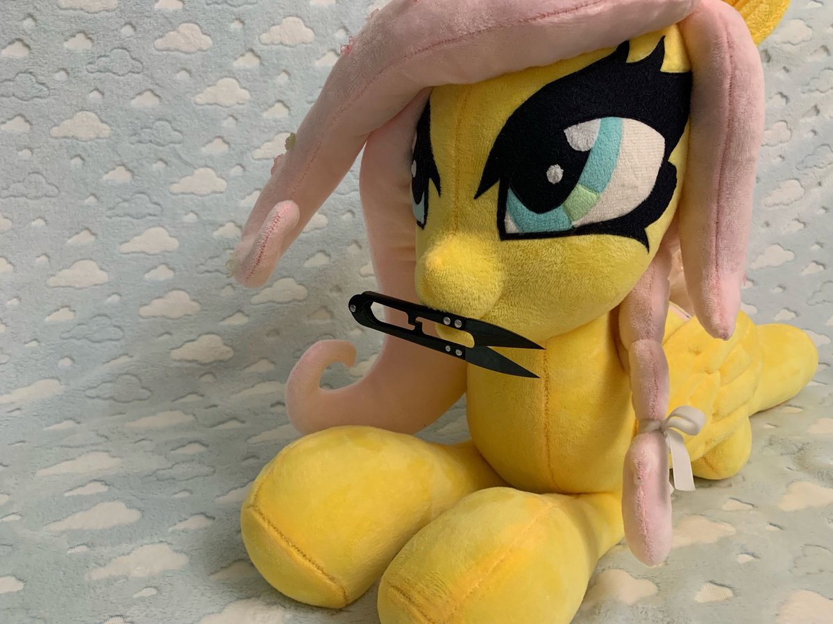 murnymrr's tweet photo. And let's do it again. We still haven't been paid for the bid 🤧

• Fix — $300+shipping 
• 🧲 in mouth 
• Length from hoof to hoof — 60cm (big baby) 

She is really looking for a sweet home 🌱🩵 https://t.co/6sbdfoUP67