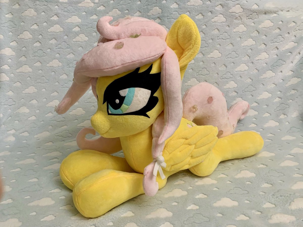 murnymrr's tweet photo. And let's do it again. We still haven't been paid for the bid 🤧

• Fix — $300+shipping 
• 🧲 in mouth 
• Length from hoof to hoof — 60cm (big baby) 

She is really looking for a sweet home 🌱🩵 https://t.co/6sbdfoUP67