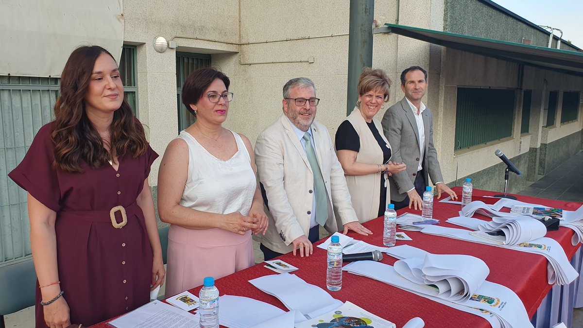 iesmariolopez's tweet photo. 🎓 Acto de graduación de Bachillerato y Ciclos Formativos (2023-2025) 

https://t.co/WFcIrvWJ5Q 

#IESMarioLópez #Bujalance #Bachillerato #GradoMEdio #SMR #SyC https://t.co/ZmmwBpJZad