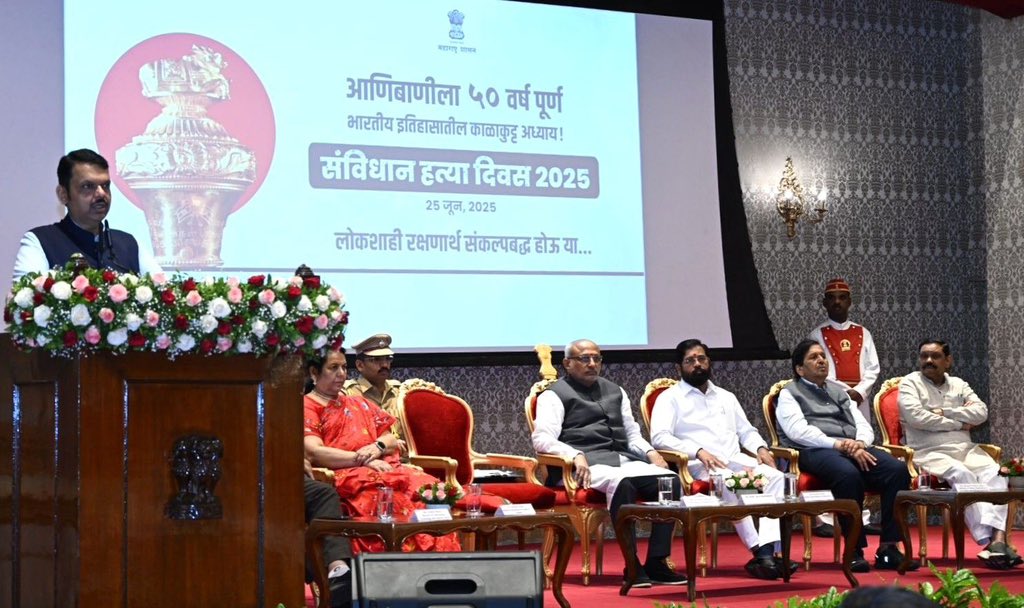 MPLodha's tweet photo. 'संविधान हत्या दिवस - आणीबाणी काळात संघर्ष करणाऱ्यांच्या सन्मानार्थ लोकशाहीचा सोहळा' 

राज्यपाल मा. सी. पी. राधाकृष्णनजी आणि मुख्यमंत्री मा. देवेंद्रजी फडणवीस यांच्या प्रमुख उपस्थितीत आणीबाणीच्या काळ्या अध्यायाला 50 वर्ष पूर्ण झाल्याच्या निमित्ताने राजभवन येथे 'भारतीय इतिहासातील काळाकुट्ट अध्याय : संविधान हत्या दिवस 2025' कार्यक्रमाचे आयोजन करण्यात आले होते. आणीबाणीविरोधात तत्कालीन काँग्रेस सरकारविरोधात लोकशाही वाचविण्यासाठी लढणाऱ्या  सेनानींचा यावेळी गौरव करण्यात आला.

यावेळी उपमुख्यमंत्री मा. एकनाथ शिंदे, विधानपरिषदेच्या उपसभापती डॉ. नीलमताई गोऱ्हे, मंत्री ॲड. आशिष शेलार, मंत्री मा. अशोक उईके आणि अन्य मान्यवरांसह उपस्थित राहून, सर्वांसह भारतीय लोकशाहीसाठी लढणाऱ्या या सेनानींना वंदन केले.

@maha_governor @Dev_Fadnavis @mieknathshinde @neelamgorhe @ShelarAshish @drashokuike_mla
#Maharashtra #Mumbai #SamvidhanHatyaDiwas