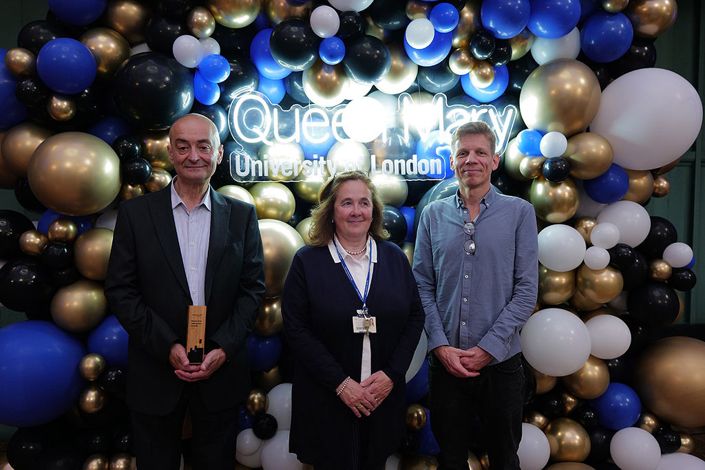 QMULSPCS's tweet image. 🎉 Proud moments at QMUL Research & Innovation #Awards 2025!
Dr Atanas Tomov won the Research Technician Award for advancing #sustainability & safety. Also, Prof Marina Resmini was highly commended for her inspiring mentorship in #STEM. Read more🔗 bit.ly/4nmLiCi