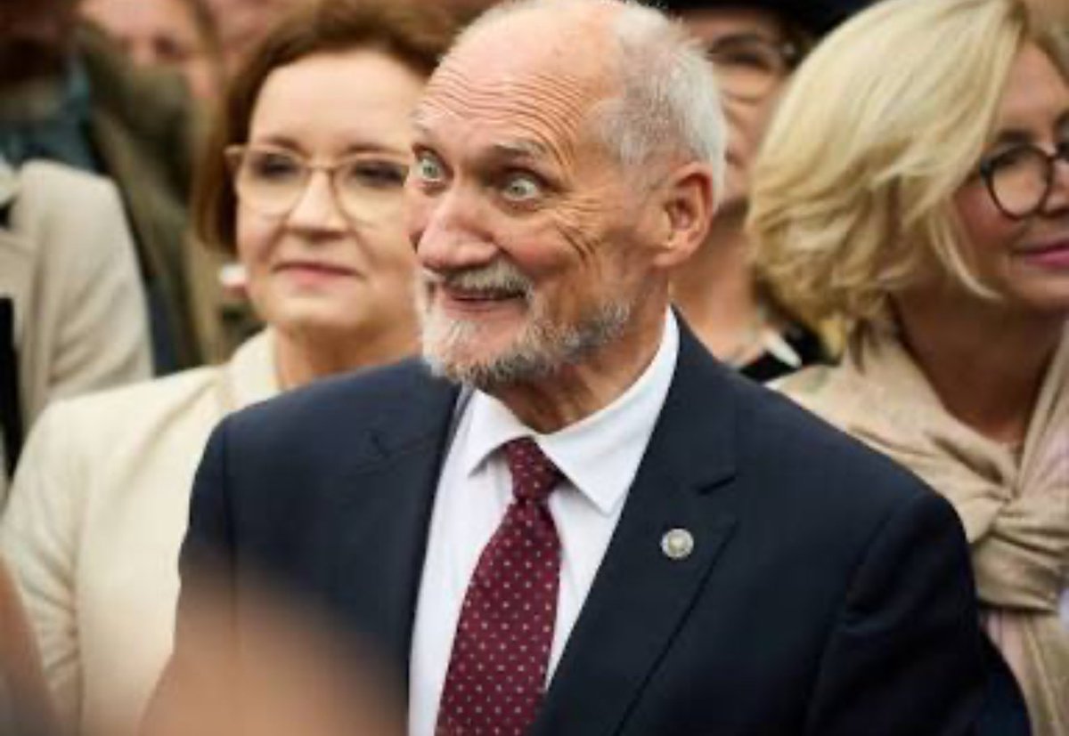 GiertychRoman's tweet photo. Chciałbym w imieniu mojego Mocodawcy, wskazanego poniżej, zażądać aby media opisywały Sławosza Uznańskiego-Wiśniewskiego jako trzeciego, a nie drugiego Polaka w kosmosie. https://t.co/1A6LGQARsB