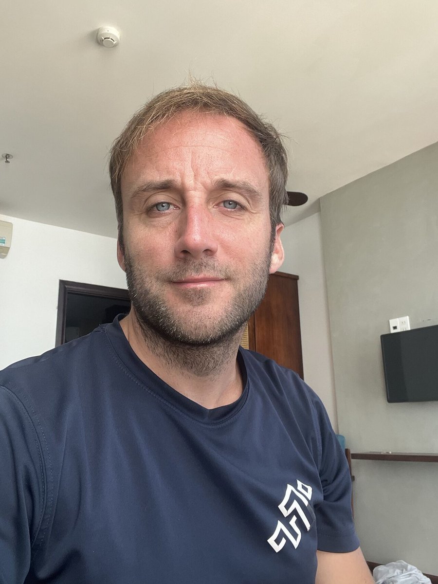 TomHorner19's tweet photo. The only way to achieve English fluency is to ditch the books. 

And apply what you know in real-life business conversations. 

But why does this work?

Because when you focus on essential phrases that Software Engineers actually use at work…

You’ll be ready to speak up! https://t.co/52TyCOWxjx
