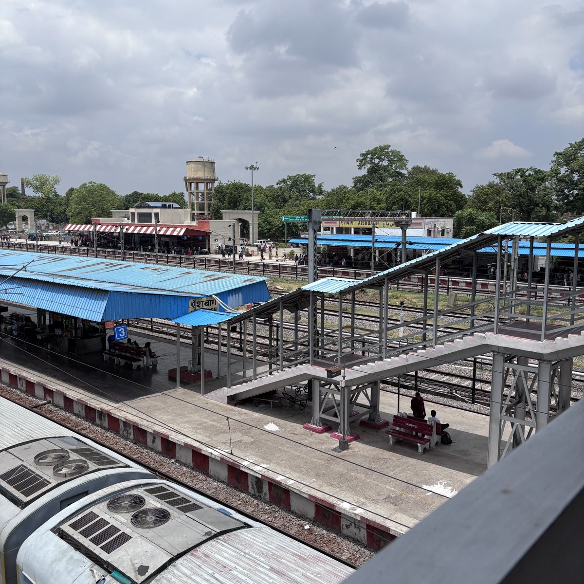amshubhamking's tweet photo. कौन सा रेलवे स्टेशन है 
#Trending #railway https://t.co/RyGpsqqtFE