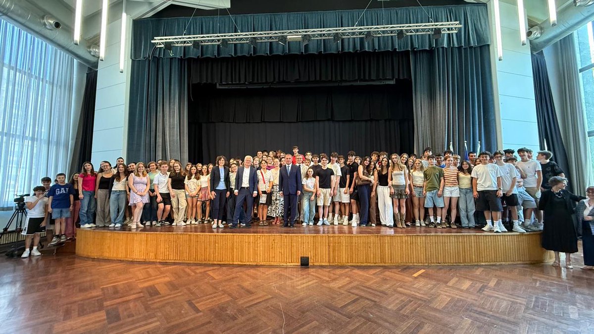 WDA (@wdaev) on Twitter photo Dr. Joachim Nagel, Präsident der Deutschen Bundesbank, besuchte die Deutsche Schule Mailand. In kleiner Runde und im Gespräch gab er Einblicke in Geldpolitik und den digitalen Euro. Solche Besuche machen Deutschland an 136 #Auslandsschulen erlebbar. Fotos: Deutsche Schule Mailand Dr. Joachim Nagel, Präsident der Deutschen Bundesbank, besuchte die Deutsche Schule Mailand. In kleiner Runde und im Gespräch gab er Einblicke in Geldpolitik und den digitalen Euro. Solche Besuche machen Deutschland an 136 #Auslandsschulen erlebbar. Fotos: Deutsche Schule Mailand
