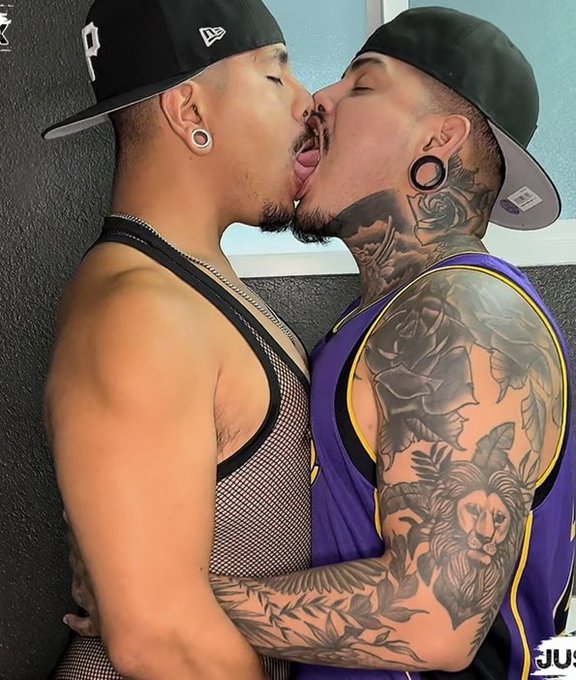 Watch Mark Anthony 🔴's leaked NSFW photo on TwXstars