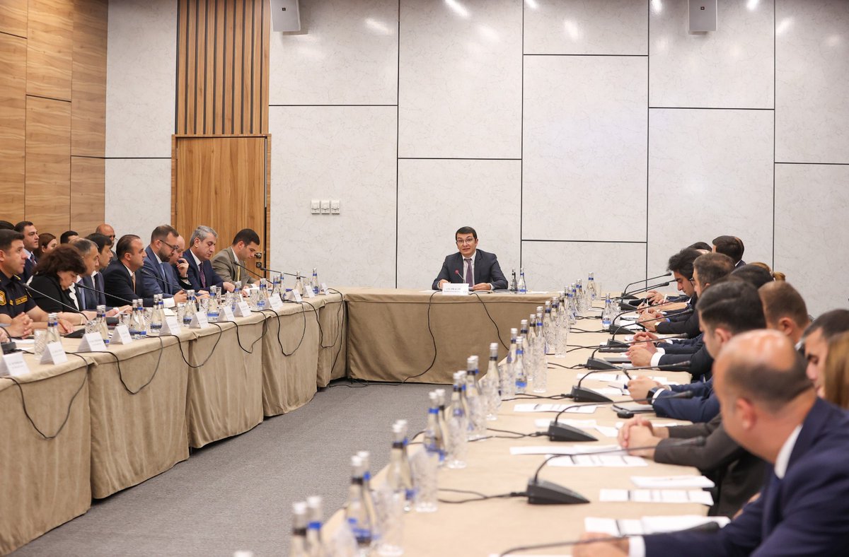 Kiçik və Orta Biznesin İnkişafı Agentliyinin yanında Koordinasiya Qrupunun II iclasında iştirak etdik. İclasda dövlət qurumlarının sahibkarlara göstərdiyi xidmətlərin optimallaşdırılması və KOB evlərinin fəaliyyətinin səmərəli təşkilinə dair müzakirələr apardıq.